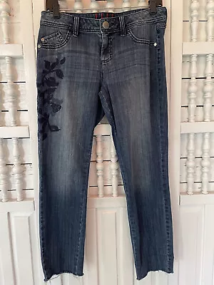 ELLE Women's Size 8 Blue Denim Embroidered Straight Distressed Cropped Jeans G10 • $2.99