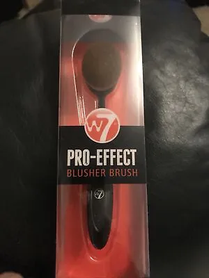 W7 Pro Effect Blusher Brush • £1