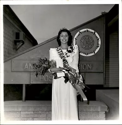 LD241 1974 Original Photo GINA VERONESI Alma Center Strawberry Queen Beauty Quen • $20