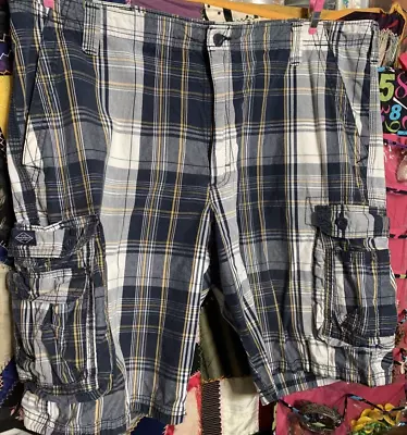 Lee Dress Shorts Plaid Cargo 42  Inseam 11  Excellent Condition Lots Of Pockets • $15.50