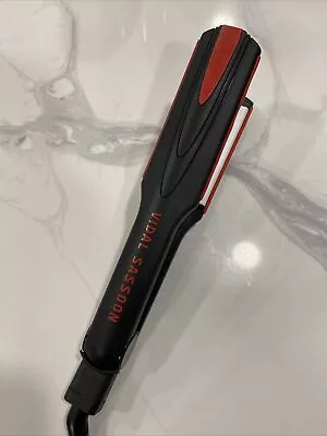 Vidal Sassoon Ceramic Flat Iron Classic VS025 Black And Red • $18.88