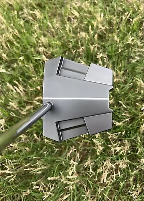 Odyssey 11 CS 33” RH Putter • $99.99