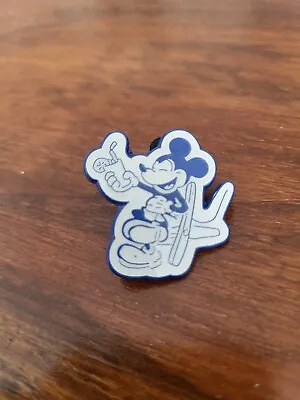 Disney Trading Pin Mickey Mouse Lounge Chair Blue DVC 2016 Holiday • £4.50