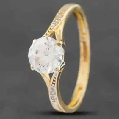 Second Hand 9ct Yellow Gold Cubic Zirconia Shoulder Set Solitaire Ring 41101199 • £75