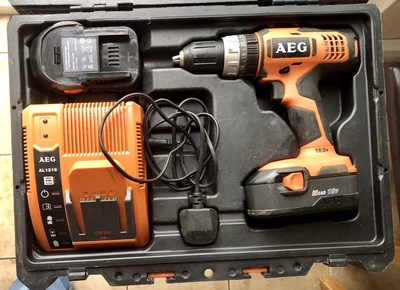 £25 • Buy Used AEG 18v Cordless Hammer Drill & 2 Batteries & Charger & Case - GWO