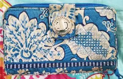 Vera Bradley Blue Lagoon Blue White Floral Print Quilted Zip Around Turnlock Org • $19.95