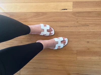 $550 • Buy Hermes Oran Slides Size 39