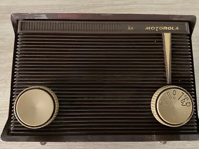 Vintage 1961  Motorola A1N-24  BROWN Shell Tube Radio WORKS  • $23