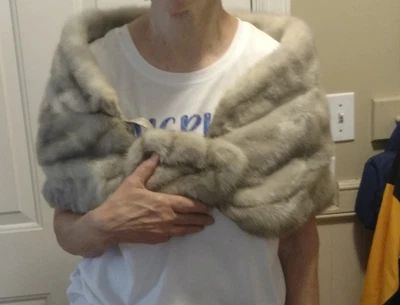 $90 • Buy Vintage Real Fur Stole