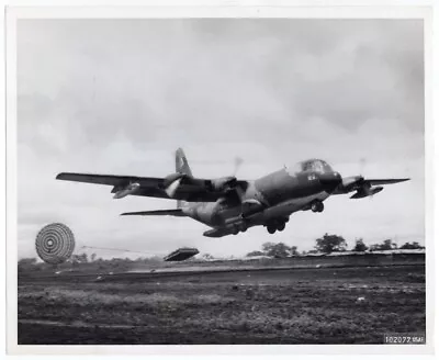 1967 USAF Lockheed C-130 Hercules LAPES Drop Bu Dop Special Forces Camp Photo • $33.99