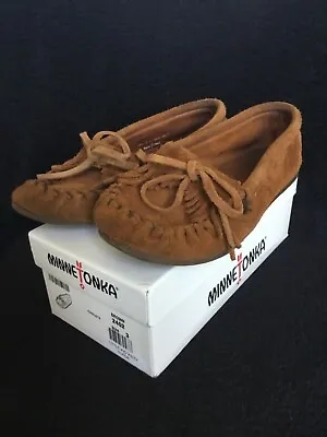Minnetonka Child's Kilty Suede Moccasin 2402 Brown Size 3 US Shoes • £12.16