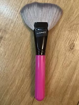 MAC Fan Brush  • £8.79