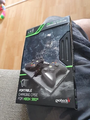Portable Charging Case For XBOX 360 (Gioteck AC-1 Charging Station) • £10