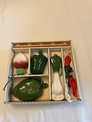 Avon Vintage Gallery Originals Vegetable Measuring Cup And Spoon Set Rack New • $29