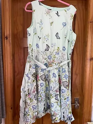 £8 • Buy Laura Ashley Floral Dress Size 18