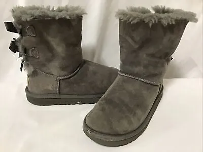 UGG Australia Kids Boots 3280K Bailey Bow Youth Size 2 Gray EUR 32/UK 1….R92 • $15.99