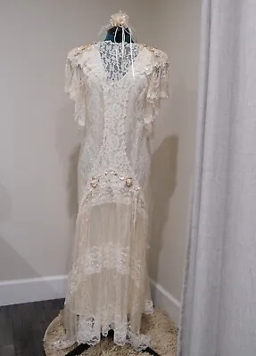 Vintage Gatsby-Inspired Lace Wedding Dress: Timeless Glamour With Flying Sleeves • $880