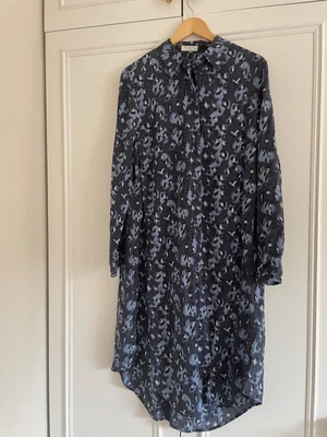 £25 • Buy Equipment Femme Blue Animal Print Silk Shirt Dress Size M
