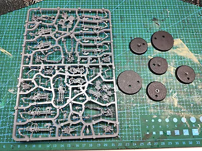 £8.50 • Buy Necron Warriors X 10 And Scarabs X 3 Warhammer 40k Necrons New On Sprue 