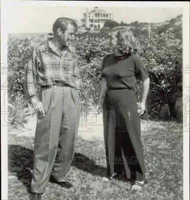 Press Photo Bette Davis And Husband Gary Merrill At Rented House In Gloucester • $16.99