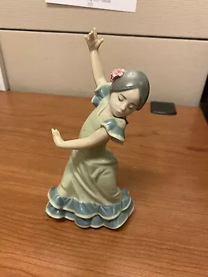 $95 • Buy Lladro #5192  Lolita  Spanish Flamenco Dancing Girl Porcelain Figurine & Flowers