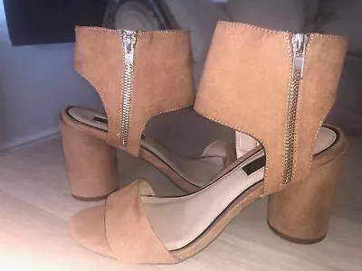 MISS SELFRIDGE TAN FAUX SUEDE CUT AWAY ZIP UP ANKLE SHOES SIZE 6 Heel 9.75cm VGC • £2.50