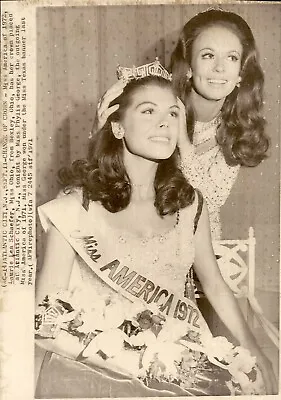 LG971 1971 Wire Photo CHANGE OF CROWN MISS AMERICA LAURIE SCHAEFER PHYLIS GEORGE • $20