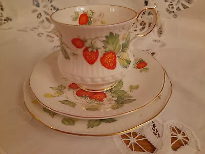 QUEENS Rosina Fine Bone China Virgina Strawberry Trio Footed Cup Fluted Design • £25