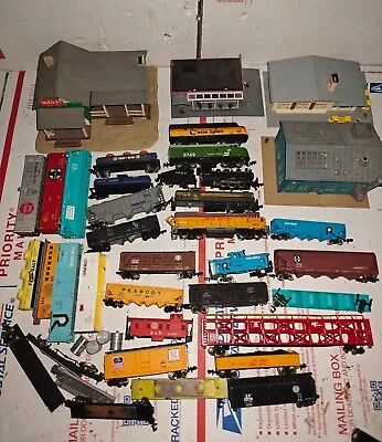 LARGE N Scale Untested Lot 5 Locomotives +  Freight Cars Boxcars Etc. Bachmann  • $159.99