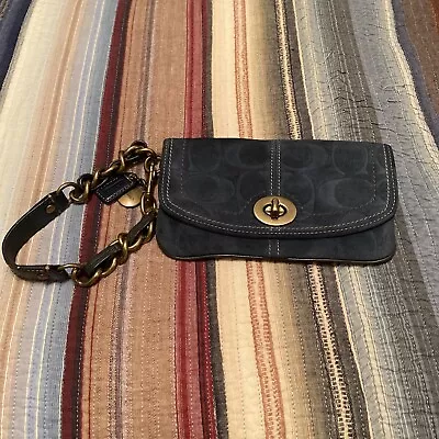 Vintage COACH LEGACY 40714 Suede Embossed C Logo Wrislet RARE Chain Strap Green • $35