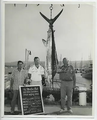 CA San Diego ORIGINAL 8x10 PHOTO 1963 TROPHY MARLIN Boat Sparky & DR. MAURER • $18.39
