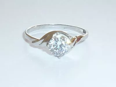 (r909) High Quality 18k White Gold Plated Cubic Zirconia Ring. • £5.99