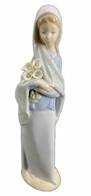 LLADRO Young Lady With Cala Lilies Signed Daisa 1977  • $67