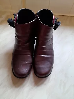 Cotton Traders Brown Leather Boots With Flower Decoration. Size 7 • £4