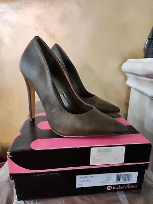 Michael Antonio Lamiss Olive Pump Size 7.5  • $25