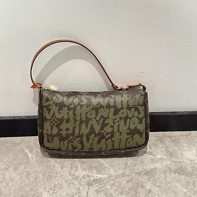 Authentic LOUIS VUITTON Monogram Graffiti Pochette Accessoires Khaki • £999