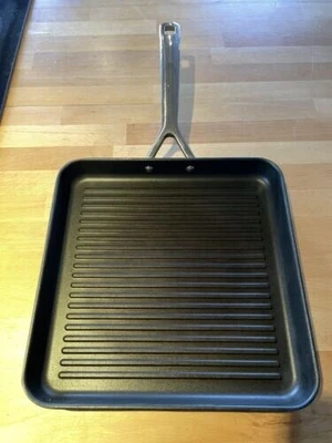 £18.60 • Buy Le Creuset Long Handle Toughened Non-Stick Square Grill Pan 28cm Excellent