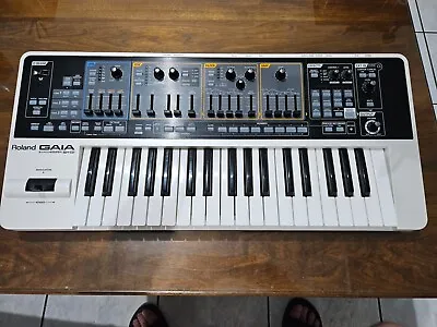 Roland Gaia SH-01 37 Key Synthesizer Sound Designer Keyboard • $600