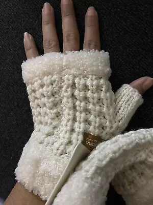 KOOLABURRA By UGG Sherpa Knit Fingerless Gloves Color Ivory 1sz • $30