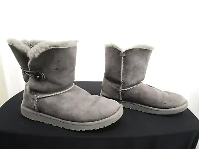 UGG Bailey Button 5991Y Grey Sheepskin Ankle Boots Women Sz 6 • $20.29