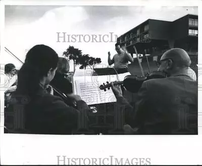 1965 Press Photo Conductor James Keely Leads A Milwaukee Symphony Rehearsal • $15.99