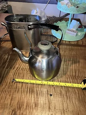 Tea Kettle Vintage • $7