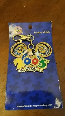 Disney Trading Medal Disney World 2005 Mickey Mouse • $9.99