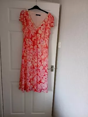 Ladies Summer Dresses Size 20 Pre Owned • £10