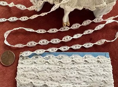 Antique Vtg Lace Trim- HM NARROW ENGLISH HONITON TAPE LACE SCALLOPED EDGING TRIM • £14.24