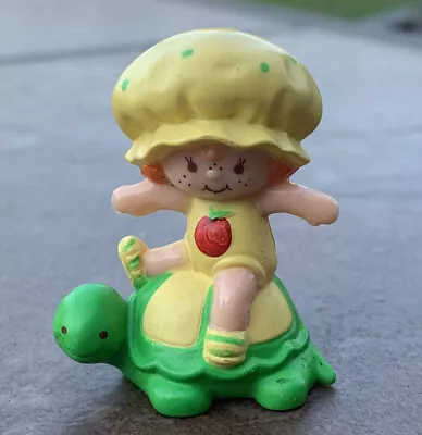 Vintage 1981 STRAWBERRY SHORTCAKE MINIATURE Apple Dumpling On Turtle • $12