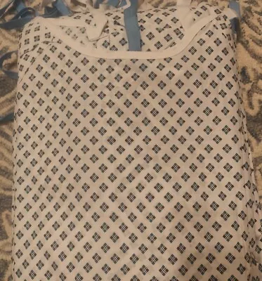 £5 • Buy NHS Hospital Patient Gown Dress, UNISEX Universal Wrap Around Style White/Blue