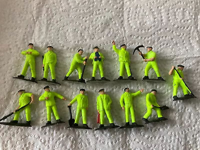 £8.50 • Buy Painted Oo Gauge Model Railway Figures People