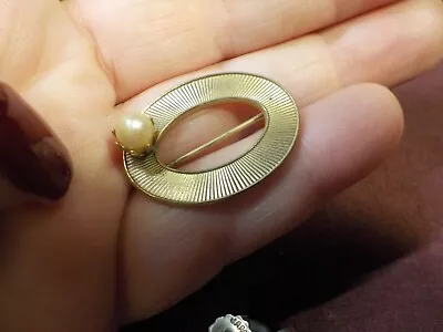 Vintage Gold Tone Oval Pin With Pearl Like Accent No Brand • $0.99