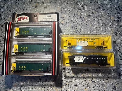 Atlas N Scale Special Edition 5533 C&NW 3 Unit 90 Ton Hopper Pack & 2 Bonus Cars • $44